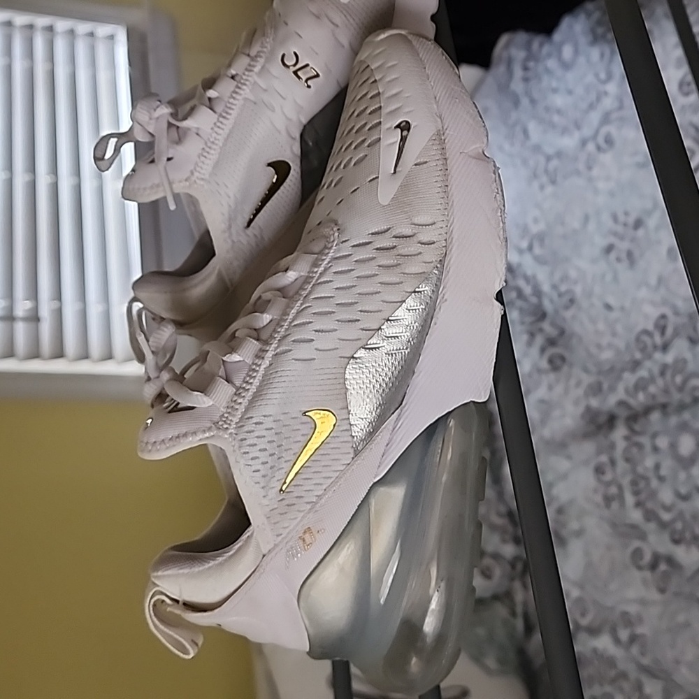 Nike 270